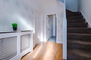 Charming 3-Bedroom Home in Liverpool - FREE Parking - 2