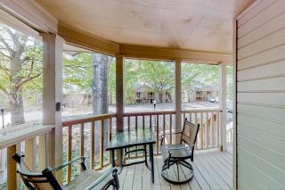 Apple Valley Treetop Villa - 6