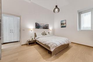 Old Town Luxurious Apartment - 3