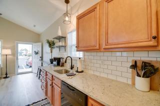 Walk to Ocean Myrtle Beach Home with Pool Access - Myrtle Beach - 3