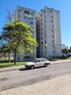 Cozy Room near Metro & Airport - Lisboa - 1