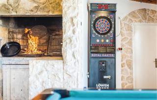 Five-Bedroom Holiday Home In Cista Velika - Velika Čista - 1