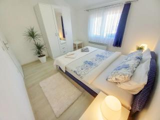 My Parents Guest House - Petrovec - 3