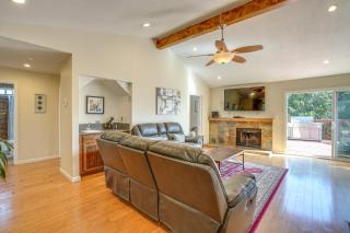 Vallejo Home with Spacious Deck, Hot Tub and Views - Vallejo - 8