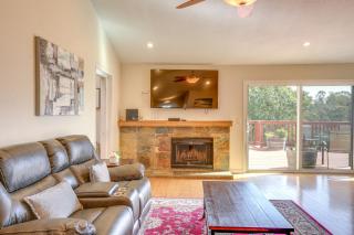 Vallejo Home with Spacious Deck, Hot Tub and Views - Vallejo - 5