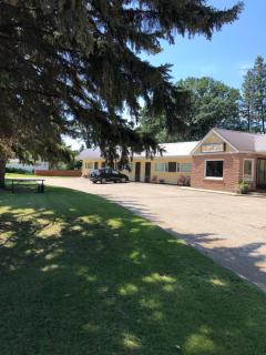 Yellow Quill Motel - 0