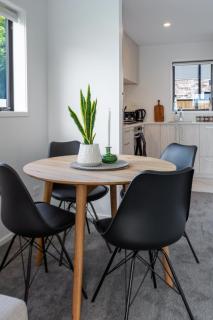 Riccarton 2 bed 1 bath w/garage - Christchurch - 6