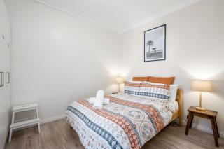 Central and modern 2 bedroom unit at Smugglers - Victor Harbor - 1