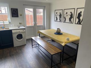 Lovely 2 Bed Full House By The Beach - Liverpool - 7