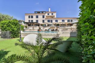Hotel & Restaurant Perla Riviera - Villeneuve-Loubet - 9