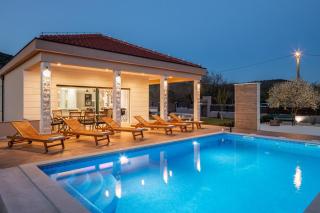 Villa Big Garden - Primorski Dolac - 0
