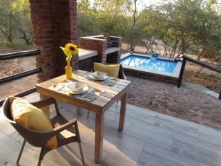 Villa de Leeu, Perfect for Two - Marloth Park - 6