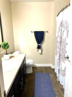 KING & QUEEN w/free parking near Easton - Columbus - 2