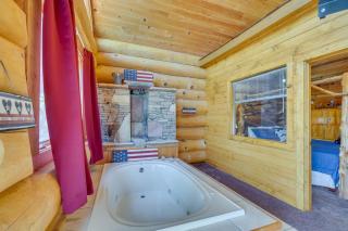 11 Mi to GSMNP Cabin with Hot Tub and Mtn Views - Gatlinburg - 1
