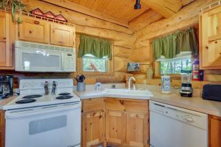 Smoky Mountain Vacation Rental Cabin with Hot Tub! - Gatlinburg - 5