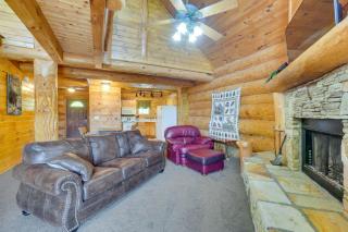 Smoky Mountain Vacation Rental Cabin with Hot Tub! - Gatlinburg - 4