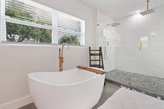 Palm Tree Paradise Tampa Pool Home - 6