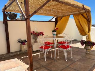 Birgu Square Townhouse, Rooftop & 3 Bathrooms - 7