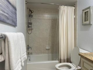 An Island Getaway at Palm Tree Villas - Holmes Beach - 4