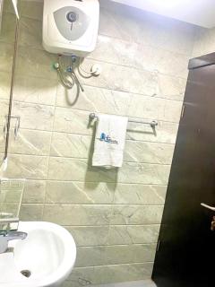 Hillside Gardens Studio A- 7B Abimbola Awoniyi Close Victoria Island - Lagos - 3