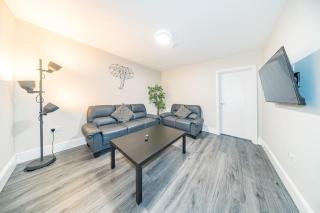 RYAN AIR I BNB - Huge 4 Bedroom House with Free Parking - Liverpool - 3