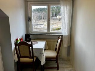 Ljungaverk Takvåning med Ekgolv och badkar nära älven - 1