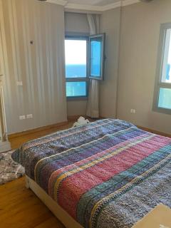 شقه ٣ غرف على البحر فى سبورتنج - 1