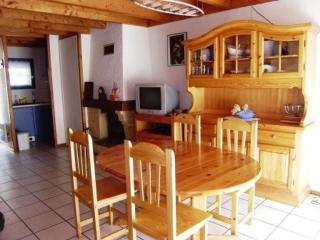 Appartement T3 chaleureux, 7 pers, cheminée, animaux admis, WiFi, proche commerces - FR-1-402-87 - Esquièze - Sère - 0
