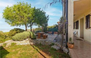 Beautiful Apartment In Crikvenica - Crikvenica - 2