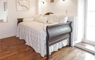 3 Bedroom Lovely Apartment In Ocquerre - Ocquerre - 2