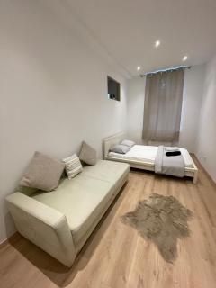Cozy 8-Person Home in Vienna Located at Haberlgasse 82 N1 - 4