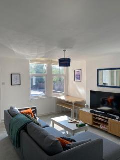 G-Floor Flat with 2 beds, 2 bathrooms, sleeps 4-6 - West Bridgford - 8