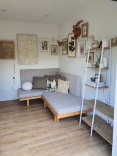 Tiny house with greenhouse dining - Lower Hutt - 3