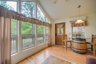 Winery Cabin in Fredericksburg with Wraparound Deck! - 5