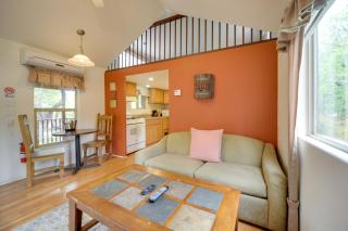 Cozy Fredericksburg Cabin with Shared Hot Tub! - 6