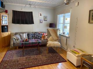 Cabin 70m from lake. Big garden - Östersund - 4