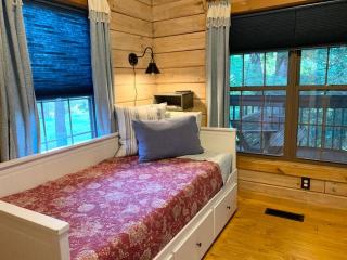 Log Cabin Walkable to Lake Lure & Chimney Rock - Blue Skies - 5