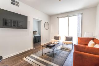 Spacious 2BR Near Santa Monica Beach, Walk Everywhere! - Los Angeles - 6