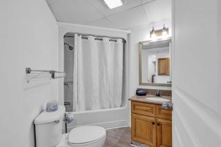 Beachfront, Spacious King Suite with Resort Access, Free Parking! - Myrtle Beach - 2