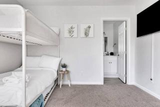 Near Downtown l Peaceful l Modern l Kids Room - 3