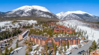 Mountain view, kids room, great location! - 9