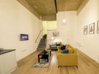 Modern Luxury Serviced Duplex Apartments by REPOSE- 150 Metro Court, WEST BROMWICH - West Bromwich - 1