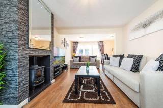 *Superb Location* Large 4 Bedroom City Centre Home - 9