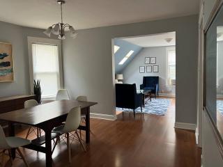 Bright, big family escape, W/parking, dogs welcome - Oak Park - 8