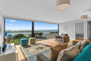 Blue Skies Sunrise - Mangawhai Heads Holiday Home - Mangawhai - 0