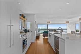 Blue Skies Sunrise - Mangawhai Heads Holiday Home - Mangawhai - 1