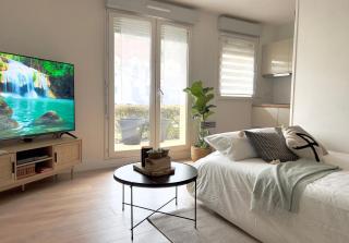 La Voulzie Appartement - Proche centre avec parking privé - 6