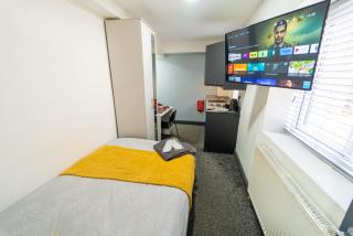76 Bournbrook road Equipped studios near QE - 5