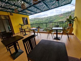 Cactus Creek Hotel - 5