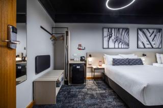 Nightcap at Empire Hotel - 6